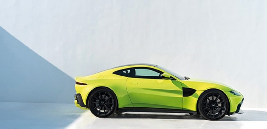 Aston Martin Vantage V8: da 0 a 100 in 3,6 secondi